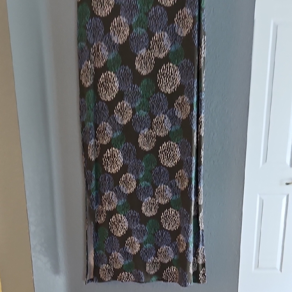 Chic Floral Maxi Skirt in Black and Blue